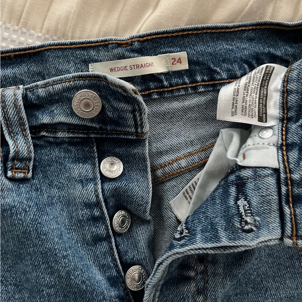 Wedgie Straight Levi’s